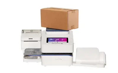 SendPro+ Frankiermaschine mit Paketstation